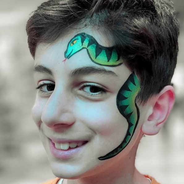 One-stroke snake face painting with markings down with a Flora Brush